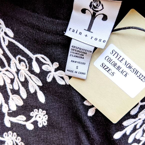 NWT Black And White Embroidered Sweater Bishop Sleeves - Picture 10 of 10